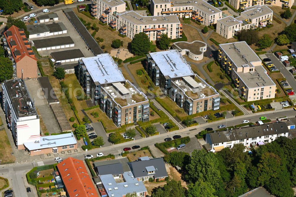 Aerial photograph Lübeck - Residential area of the multi-family house settlement on street Tannenbergstrasse in the district Dummersdorf in Kuecknitz at the baltic sea coast in the state Schleswig-Holstein, Germany
