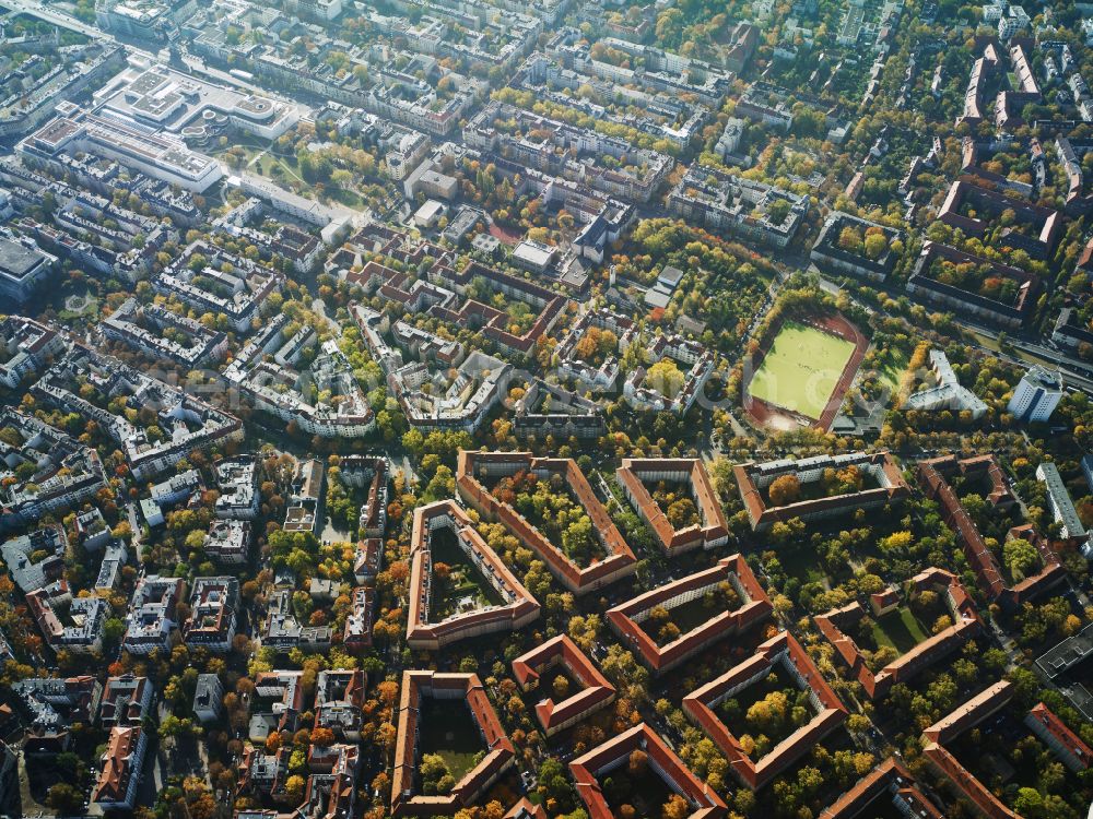 Aerial photograph Berlin - Residential area of the multi-family house settlement Kuenstlerkolonie Berlin on street Wetzlarer Strasse - Ludwig-Barnay-Platz - Breitenbachplatz in the district Wilmersdorf in Berlin, Germany