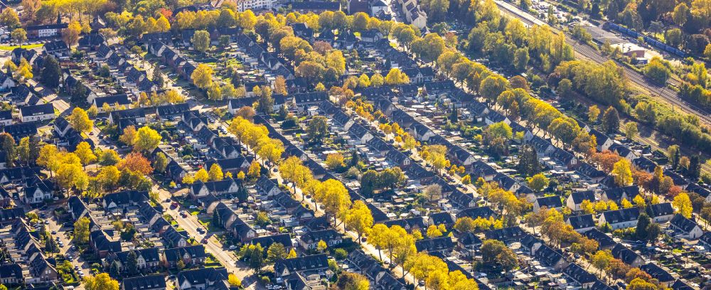 Aerial photograph Moers - Residential area of the multi-family house settlement Kolonie Meerbeck in Moers in the state North Rhine-Westphalia
