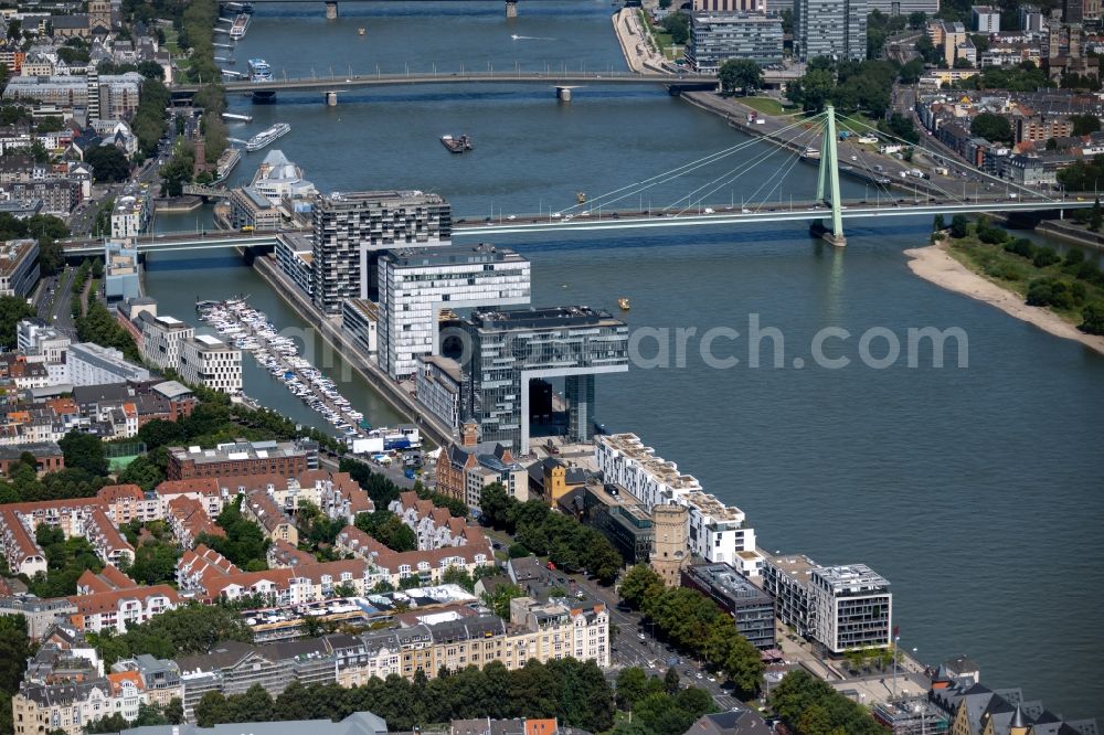 Aerial image Köln - Residential area of a multi-family house settlement Kranhaeuser on the bank and river of the Rhine river in the district Innenstadt in Cologne in the state North Rhine-Westphalia, Germany