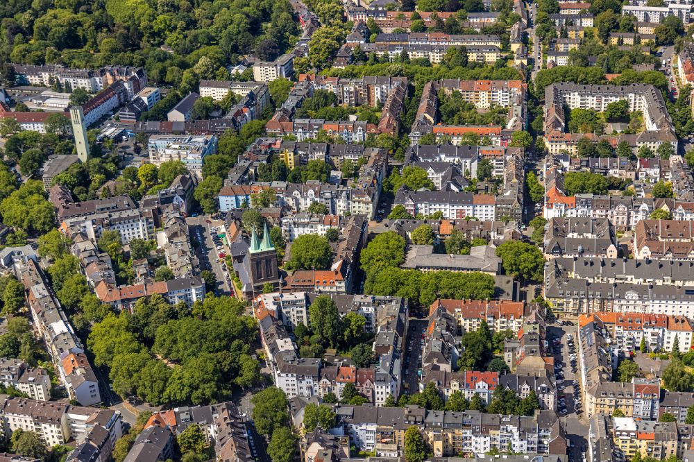 Dortmund from the bird's eye view: residential area of the multi-family house settlement along the Arneckestrasse in Dortmund at Ruhrgebiet in the state North Rhine-Westphalia, Germany