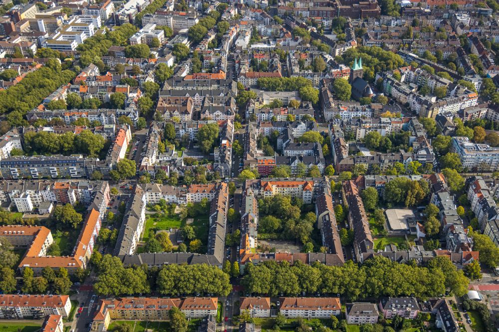 Aerial image Dortmund - residential area of the multi-family house settlement along the Arneckestrasse in Dortmund at Ruhrgebiet in the state North Rhine-Westphalia, Germany