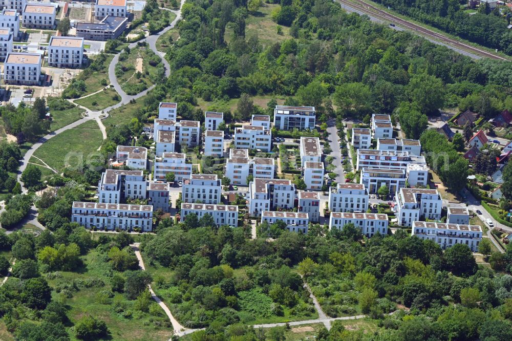 Aerial photograph Berlin - Residential area of the multi-family house settlement on Lindenbluetenstrasse in the district Bohnsdorf in Berlin, Germany