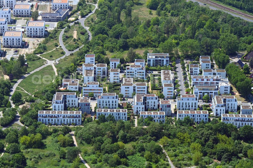 Berlin from above - Residential area of the multi-family house settlement on Lindenbluetenstrasse in the district Bohnsdorf in Berlin, Germany