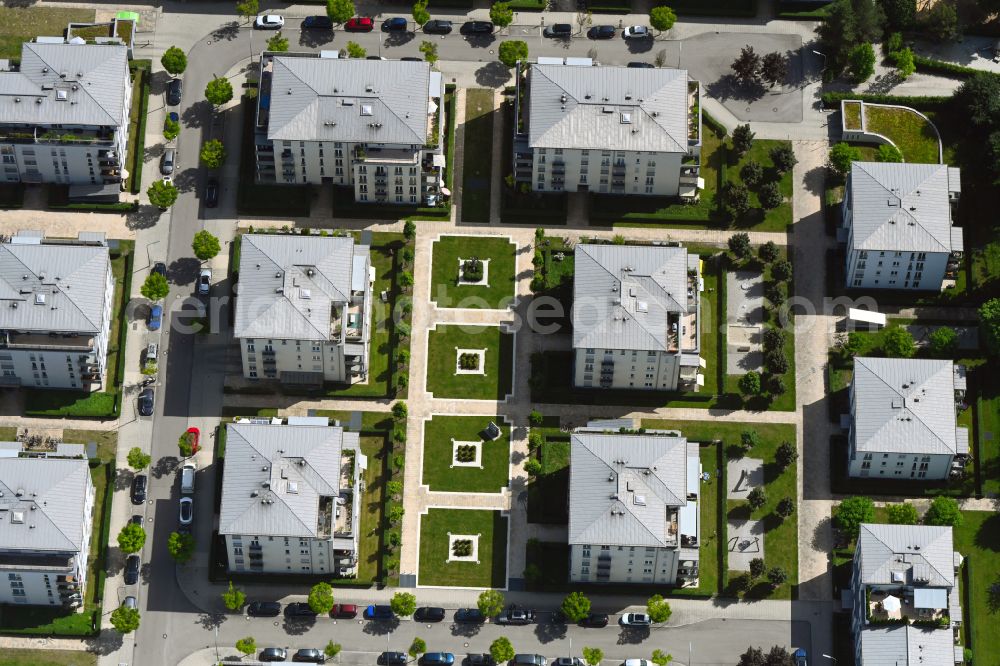 Aerial photograph München - Residential area of a??a??an apartment building on Margit-Schramm-Strasse in the district of Neuhausen-Nymphenburg in Munich in the state Bavaria, Germany