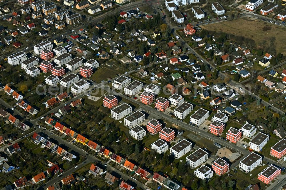 Aerial photograph Berlin - Residential area of the multi-family house settlement Massholderweg - Rubusweg - Betulaweg in the district Altglienicke in Berlin, Germany