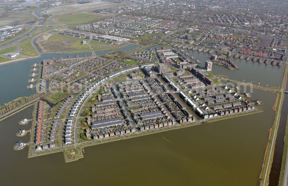Aerial image Heerhugowaard - Residential area of the multi-family house settlement in Meer van Luna in Heerhugowaard in Noord-Holland, Netherlands