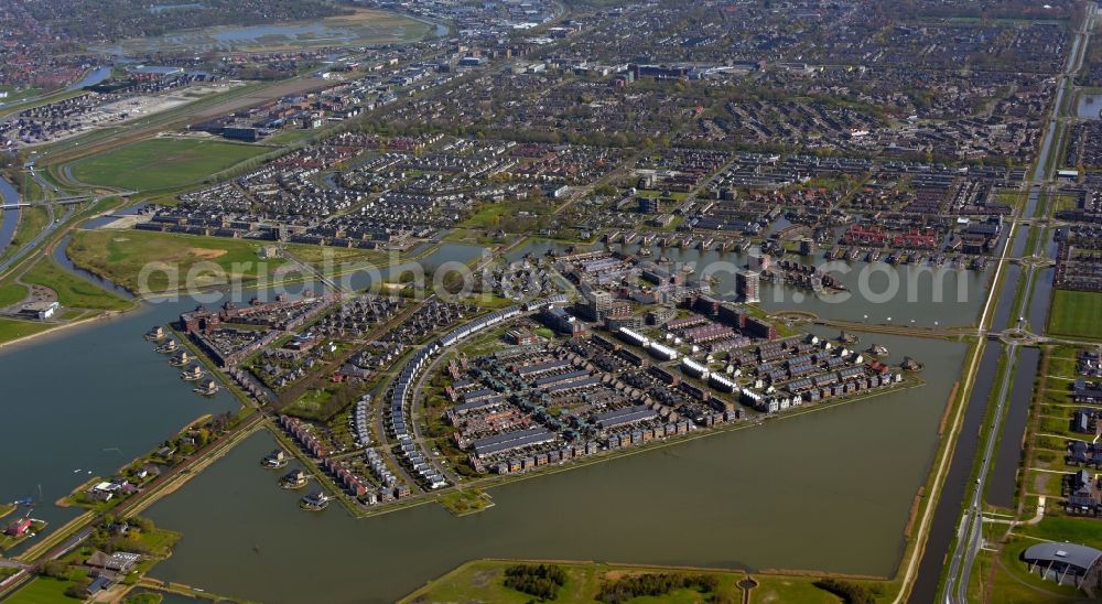 Aerial image Heerhugowaard - Residential area of the multi-family house settlement in Meer van Luna in Heerhugowaard in Noord-Holland, Netherlands
