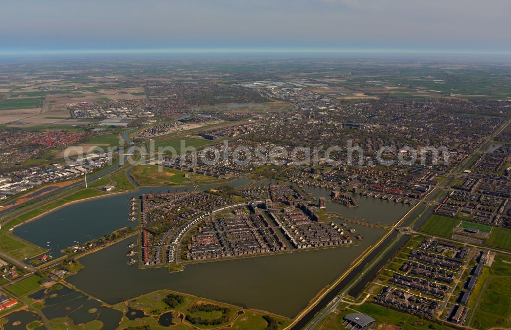 Aerial photograph Heerhugowaard - Residential area of the multi-family house settlement in Meer van Luna in Heerhugowaard in Noord-Holland, Netherlands