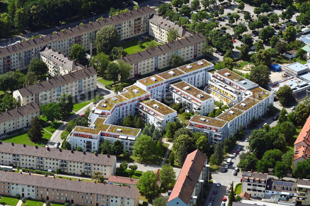 München from above - Residential area of the multi-family house settlement on street Dauthendeystrasse in the district Sendling-Westpark in Munich in the state Bavaria, Germany