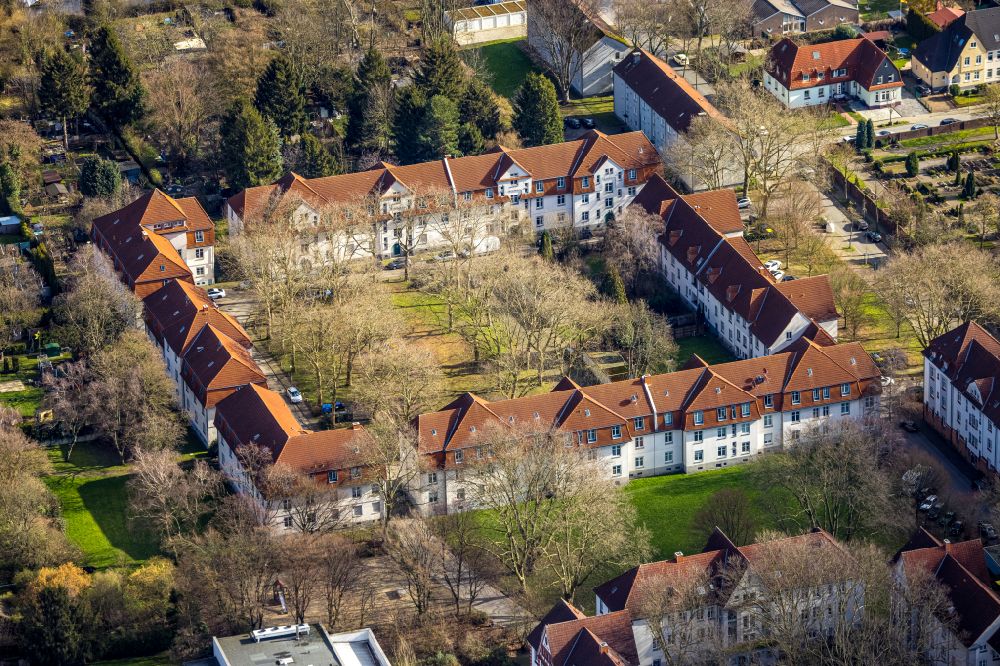 Gelsenkirchen from the bird's eye view: Residential area of the multi-family house settlement Neue Kolonie Alma on street Hohenfriedberger Strasse in Gelsenkirchen at Ruhrgebiet in the state North Rhine-Westphalia, Germany