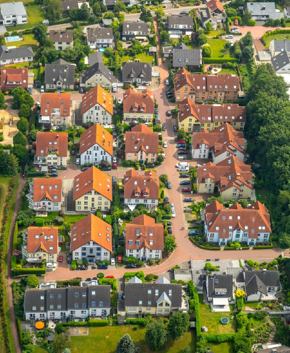 Niederwenigern from the bird's eye view: Residential area of the multi-family house settlement on Uhlenkotten in Niederwenigern in the state North Rhine-Westphalia, Germany