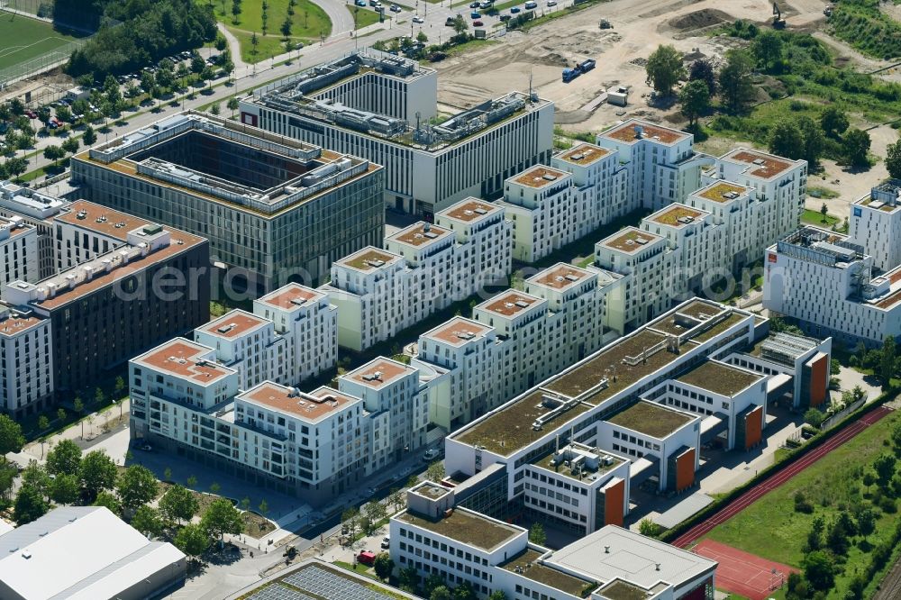 Aerial photograph München - Residential area of the multi-family house settlement Olympia Wohnpark Am Oberwiesenfeld in Munich in the state Bavaria, Germany