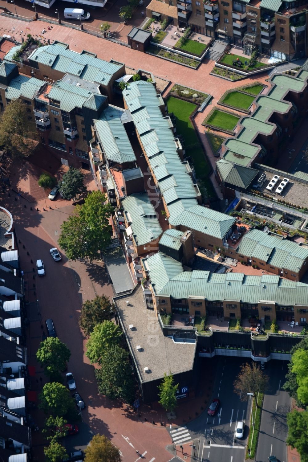 Bonn from the bird's eye view: Roof and wall structures in residential area of a multi-family house settlement Burgstrasse - Michaelplatz in the district Bad Godesberg in Bonn in the state North Rhine-Westphalia, Germany