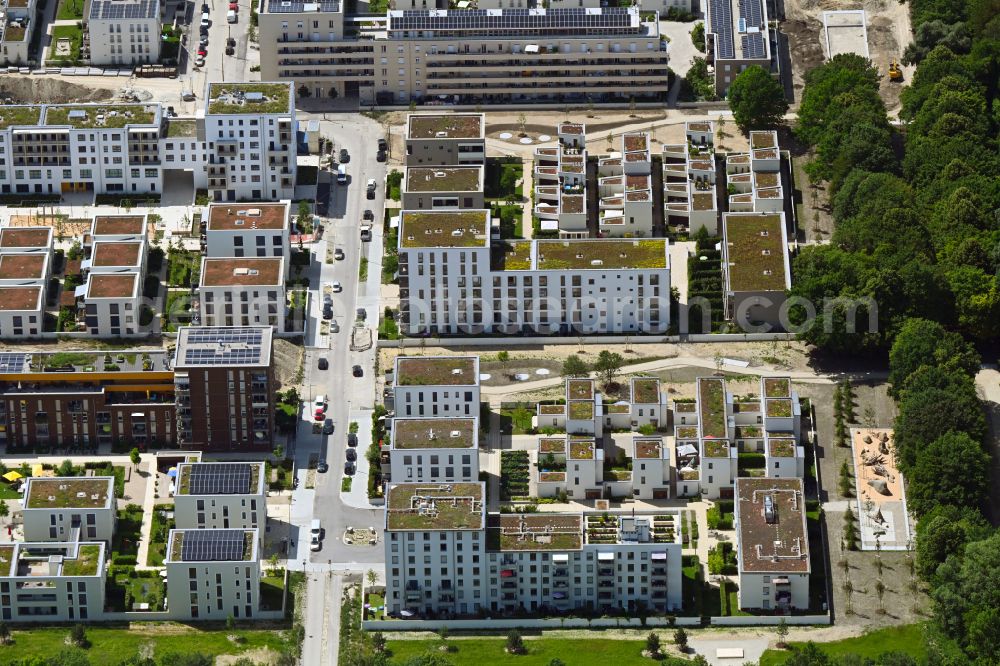 München from above - Residential area of the multi-family house settlement on street Ruth-Drexel-Strasse in the district Bogenhausen in Munich in the state Bavaria, Germany