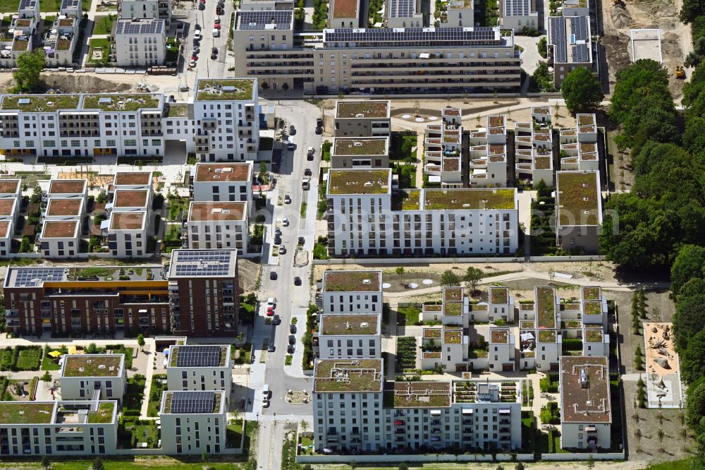 München from the bird's eye view: Residential area of the multi-family house settlement on street Ruth-Drexel-Strasse in the district Bogenhausen in Munich in the state Bavaria, Germany