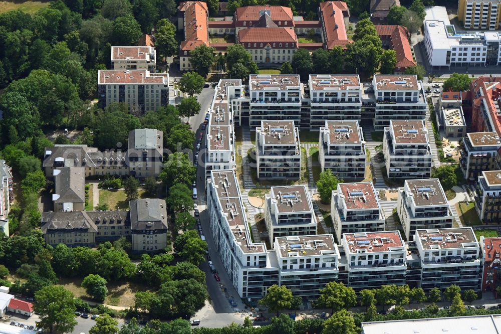 Berlin from the bird's eye view: Residential area of the multi-family house settlement between Sophie-Charlotten-Strasse, Pulsstrasse and Heubnerweg in the district Charlottenburg in Berlin, Germany