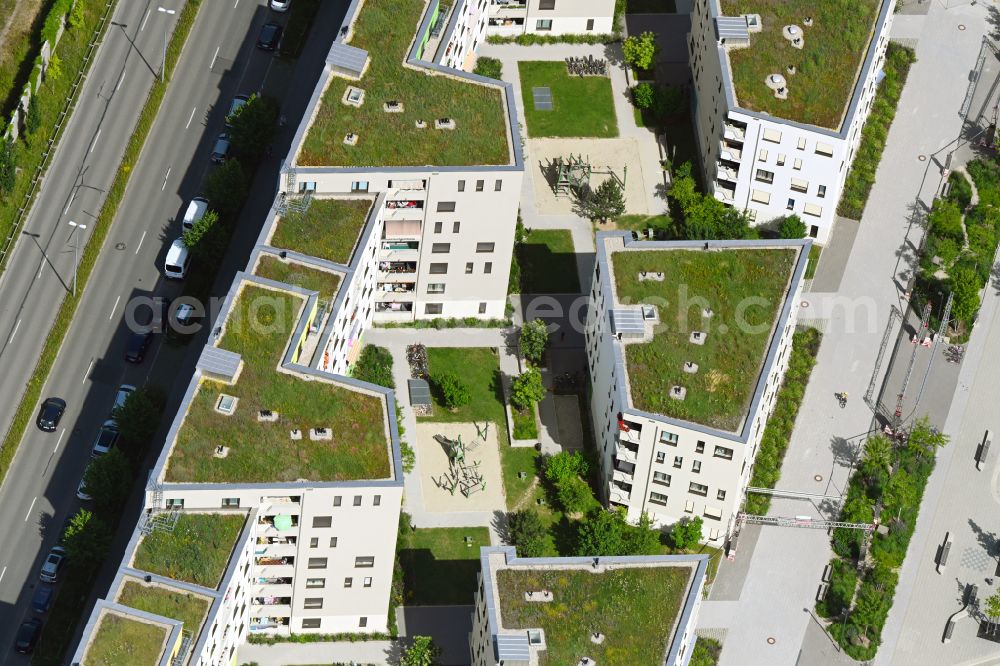 München from the bird's eye view: Residential area of the multi-family house settlement on Kafler Strasse in the district Pasing-Obermenzing in Munich in the state Bavaria, Germany
