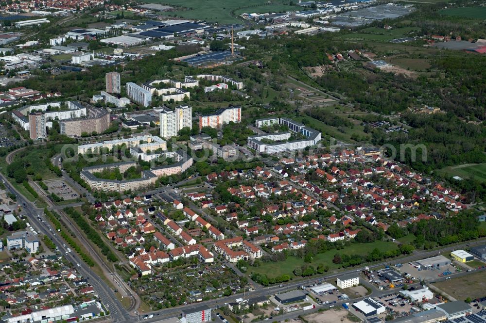 Aerial photograph Erfurt - Residential area of the multi-family house settlement on Julius-Leber-Ring in the district Roter Berg in Erfurt in the state Thuringia, Germany