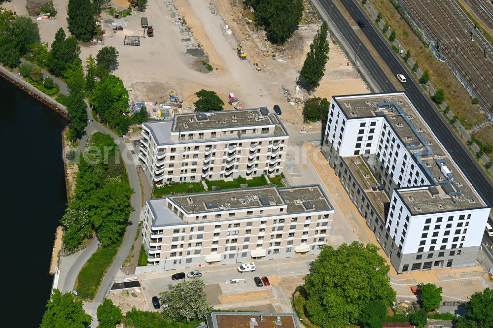 Berlin from the bird's eye view: Residential area of a multi-family house settlement on street Ingrid-Reschke-Strasse in the district Rummelsburg in Berlin, Germany