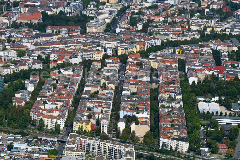 Aerial photograph Berlin - Residential area of the multi-family house settlement on street Leberstrasse in the district Schoeneberg in Berlin, Germany