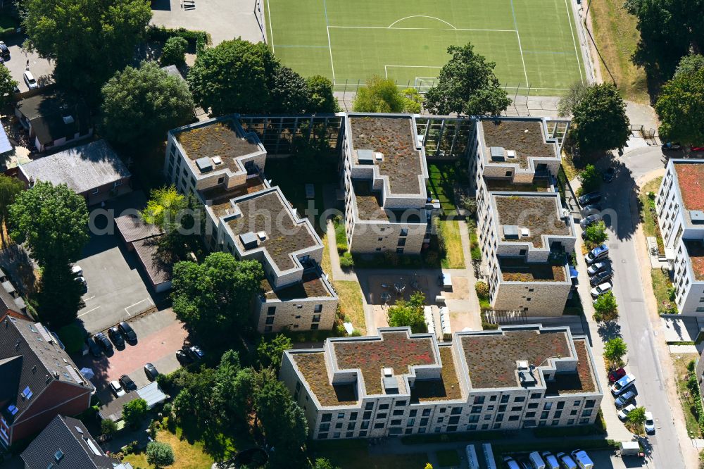 Aerial image Hamburg - Residential area of the multi-family house settlement on street Riekbornweg in the district Schnelsen in Hamburg, Germany