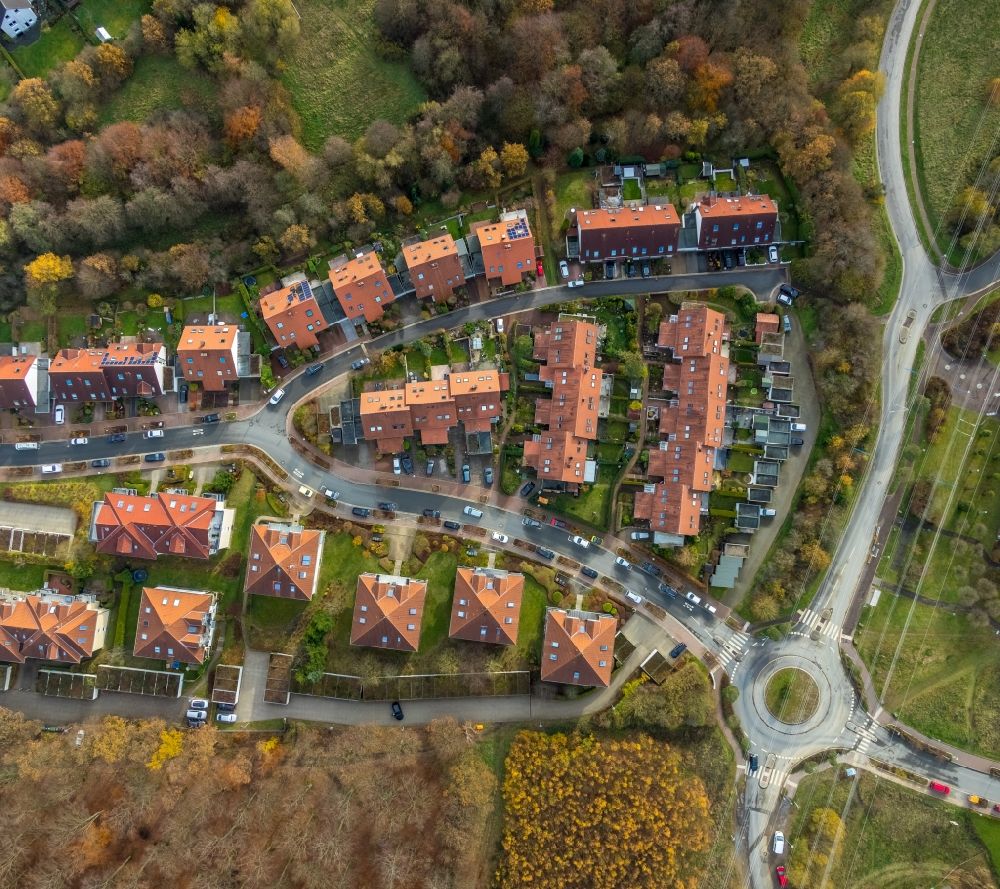Lüdenscheid from the bird's eye view: Residential area of the multi-family house settlement in the district Vogelberg in Luedenscheid in the state North Rhine-Westphalia, Germany