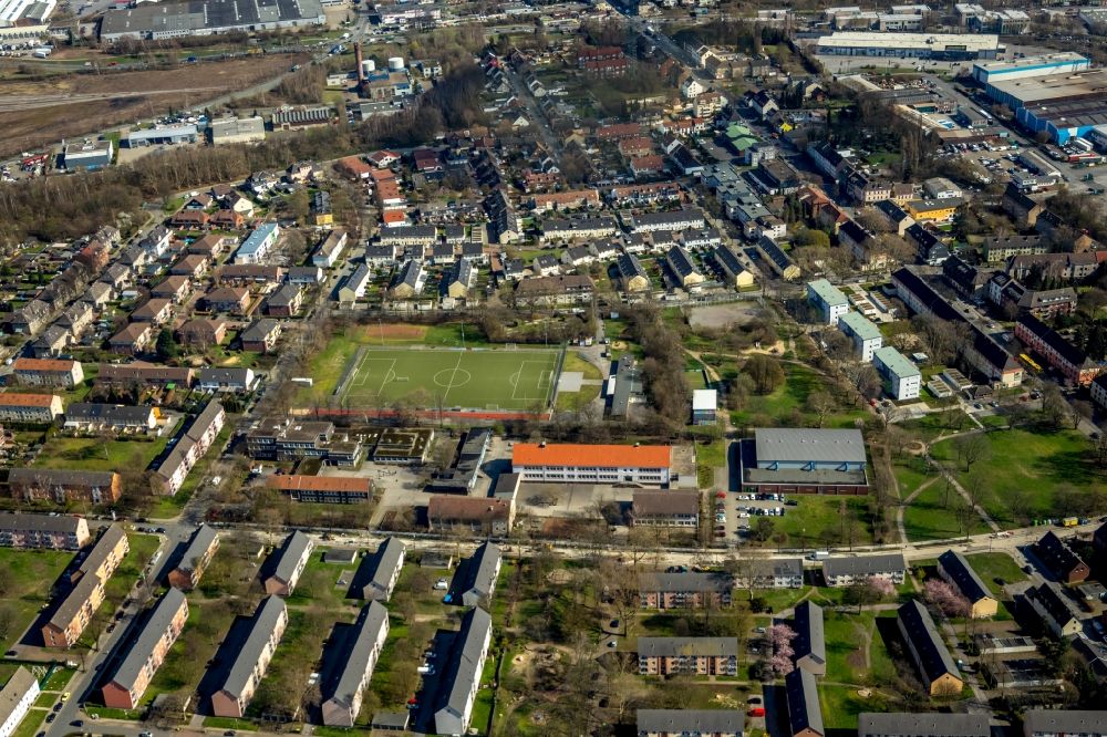 Essen from the bird's eye view: Residential area of the multi-family house settlement in the district Vogelheim in Essen in the state North Rhine-Westphalia, Germany