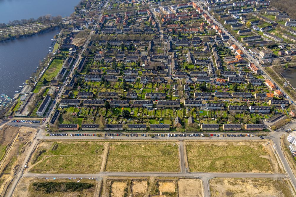 Aerial photograph Duisburg - residential area of an apartment complex on street Zu den Eichen in the Wedau district in Duisburg in the state North Rhine-Westphalia, Germany