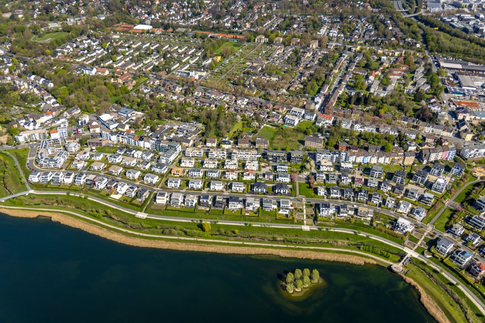 Aerial image Dortmund - residential area of the multi-family house Settlement at shore Areas of lake Phoenix See in the district Hoerde in Dortmund at Ruhrgebiet in the state North Rhine-Westphalia, Germany