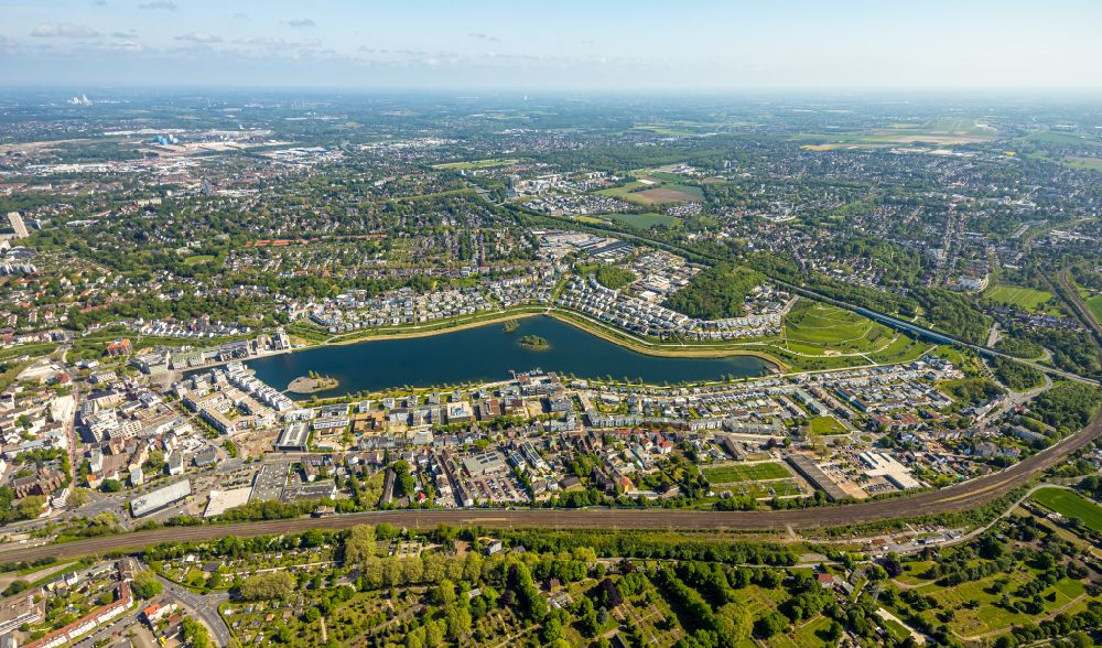 Aerial image Dortmund - Residential area of the multi-family house Settlement at shore Areas of lake Phoenixsee in the district Hoerde in Dortmund in the state North Rhine-Westphalia, Germany