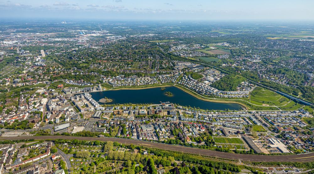 Aerial photograph Dortmund - Residential area of the multi-family house Settlement at shore Areas of lake Phoenixsee in the district Hoerde in Dortmund in the state North Rhine-Westphalia, Germany