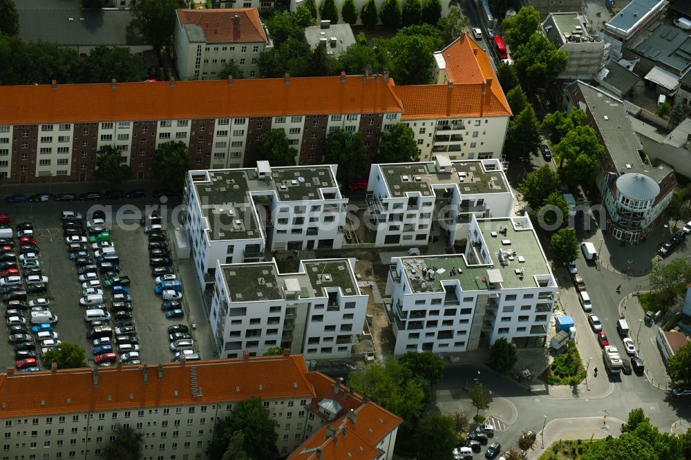 Aerial image Berlin - Residential area of the multi-family house settlement on Pistoriusplatz in the district Weissensee in Berlin, Germany