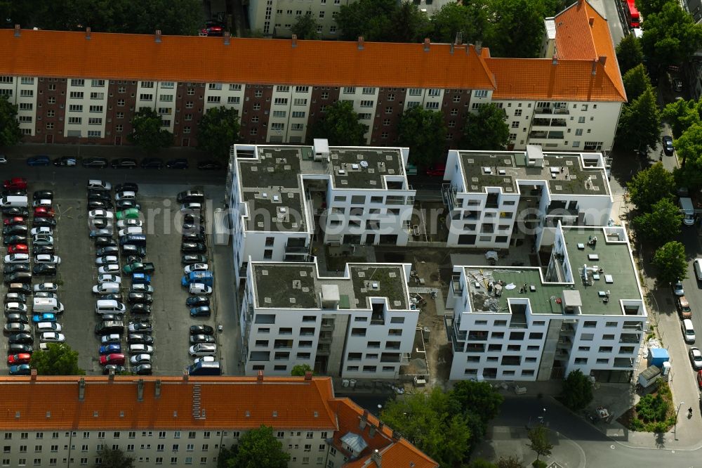 Berlin from above - Residential area of the multi-family house settlement on Pistoriusplatz in the district Weissensee in Berlin, Germany