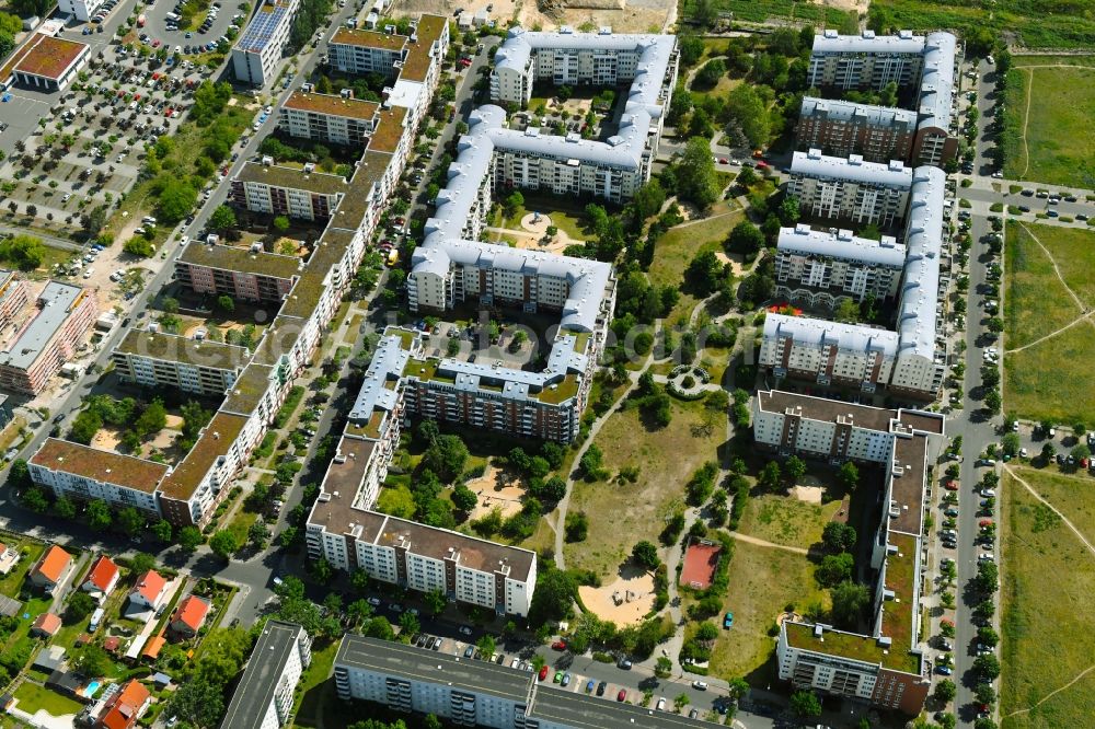 Aerial photograph Berlin - Residential area of a multi-family house settlement Plauener Strasse - Sollstaedter Strasse - Arendsweg in the district Hohenschoenhausen in Berlin, Germany