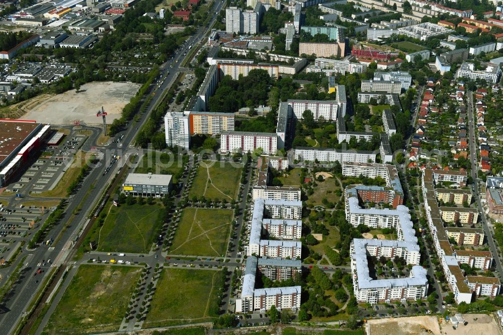 Aerial image Berlin - Residential area of a multi-family house settlement Plauener Strasse - Sollstaedter Strasse - Arendsweg in the district Hohenschoenhausen in Berlin, Germany