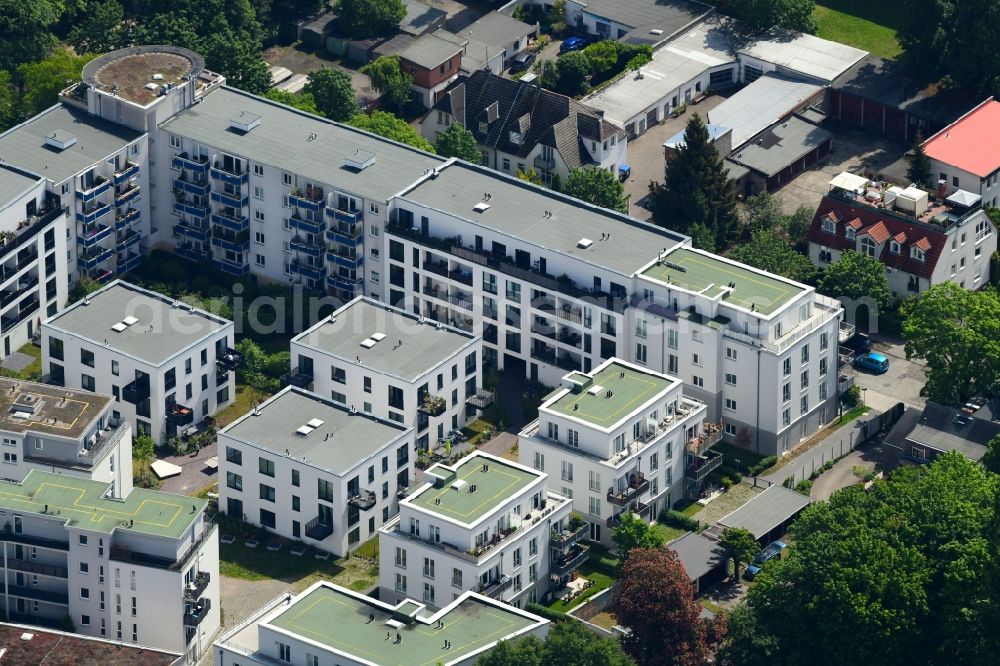 Berlin from the bird's eye view: Residential area of the multi-family house settlement Reichenberger Strasse - Kuestriner Strasse in the district Hohenschoenhausen in Berlin, Germany