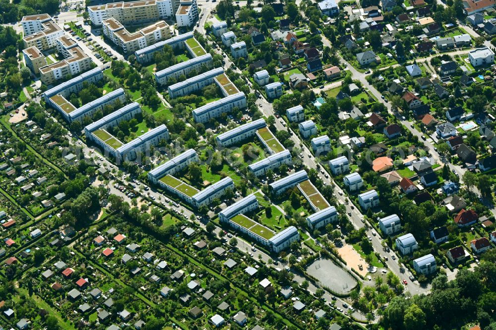 Berlin from the bird's eye view: Residential area of the multi-family house settlement on street Dudweilerstrasse - Joachim-Ringelnatz-Strasse in the district Hellersdorf in Berlin, Germany