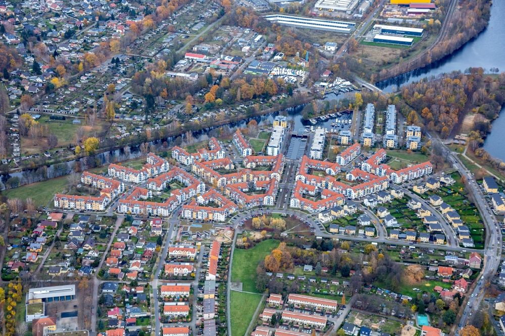 Aerial image Hennigsdorf - Residential area of the multi-family house settlement Ahornring, Lindenring, Ringpromenade in Hennigsdorf in the state Brandenburg, Germany