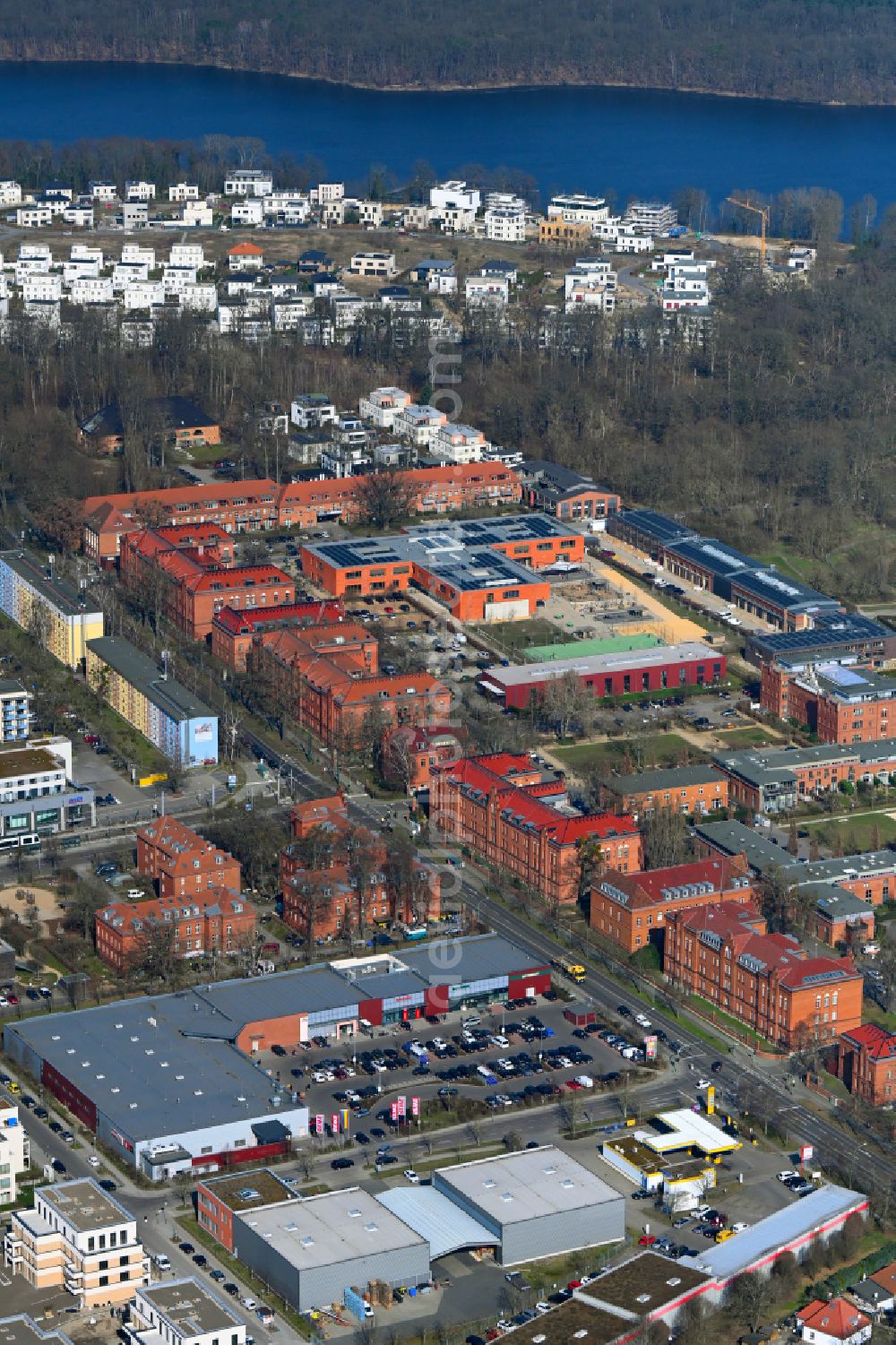 Aerial photograph Potsdam - Residential area of the multi-family house settlement Rote Kaserne on street Graf-von-Schwerin-Strasse in Potsdam in the state Brandenburg, Germany