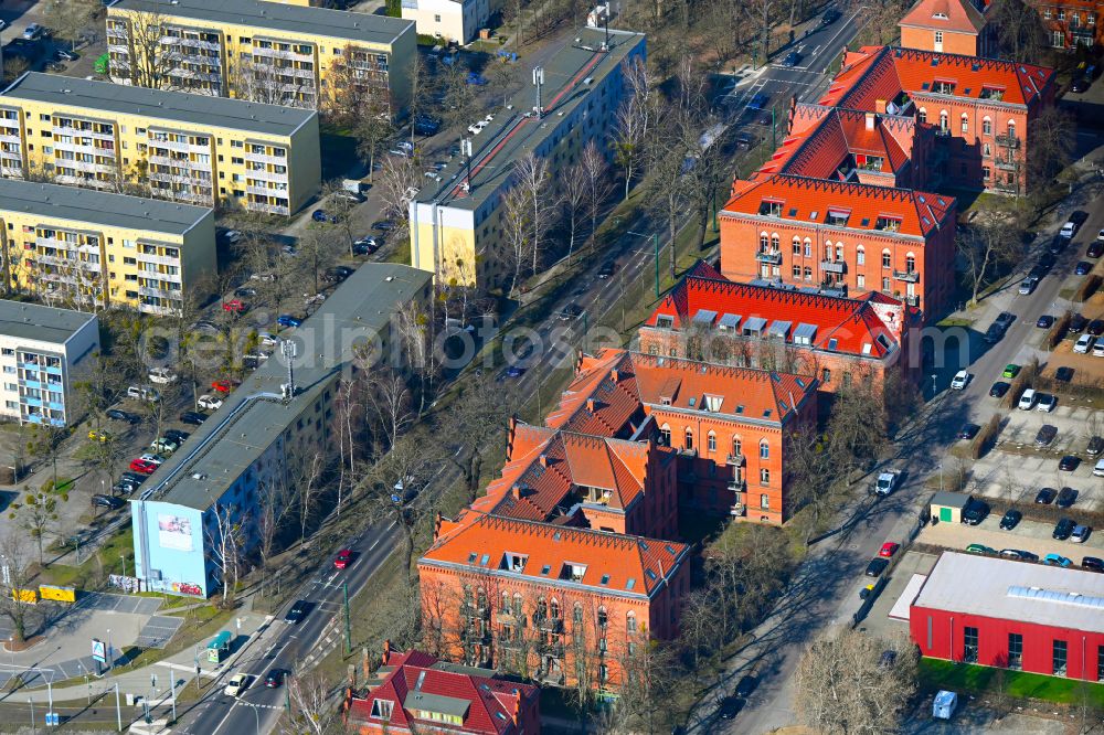 Aerial photograph Potsdam - Residential area of the multi-family house settlement Rote Kaserne on street Graf-von-Schwerin-Strasse in Potsdam in the state Brandenburg, Germany