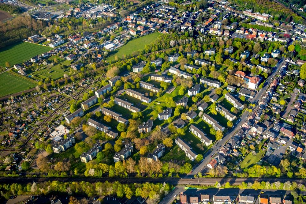 Aerial image Hamm - Residential area with estates Schottschleife in the North of Hamm in the state of North Rhine-Westphalia. A new daycare center for children is being built on the street