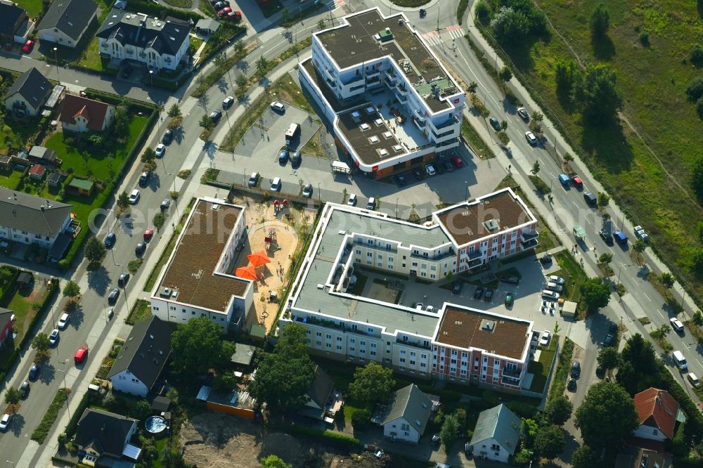 Aerial photograph Berlin - Residential area of the multi-family house settlement Stadtquartier VivaCity on Eisenhutweg in the district Johannisthal in Berlin, Germany