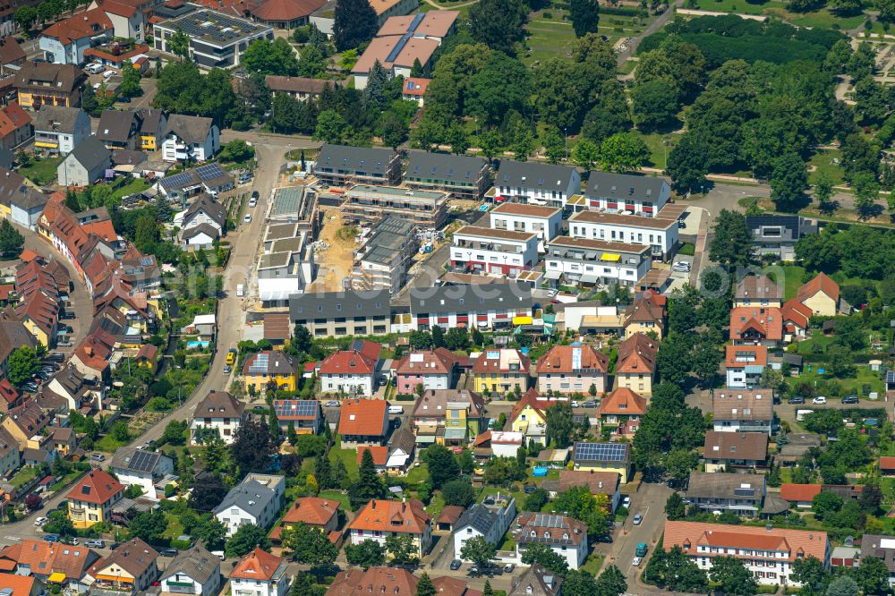 Kenzingen from the bird's eye view: Residential area of the multi-family house settlement Storchengarten on street Kaiserstrasse in Kenzingen in the state Baden-Wuerttemberg, Germany
