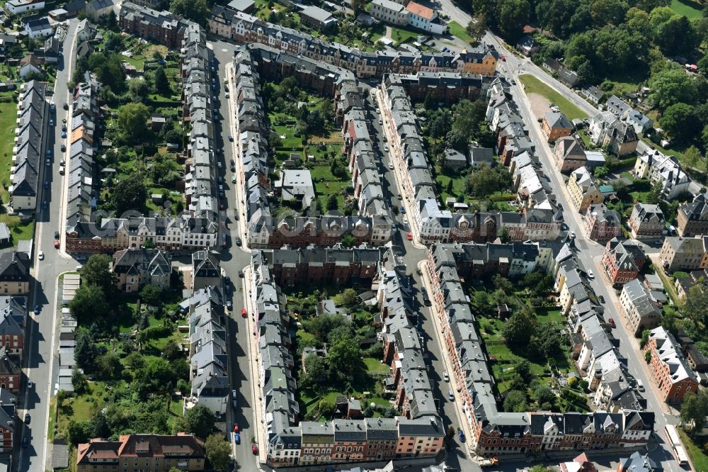 Aerial image Falkenstein/Vogtland - Residential area of a multi-family house settlement at the streets Goethestrasse und Louis-Mueller-Strasse in Falkenstein/Vogtland in the state Saxony
