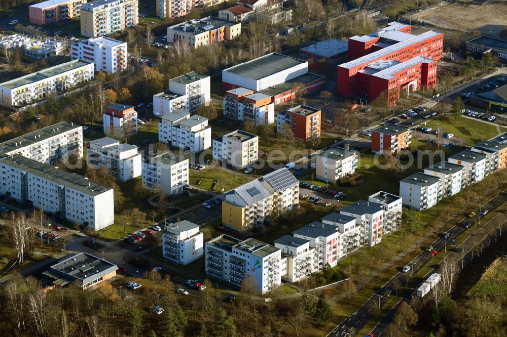 Schwerin from the bird's eye view: Residential area of the multi-family house settlement on Talliner Strasse in Schwerin in the state Mecklenburg - Western Pomerania, Germany
