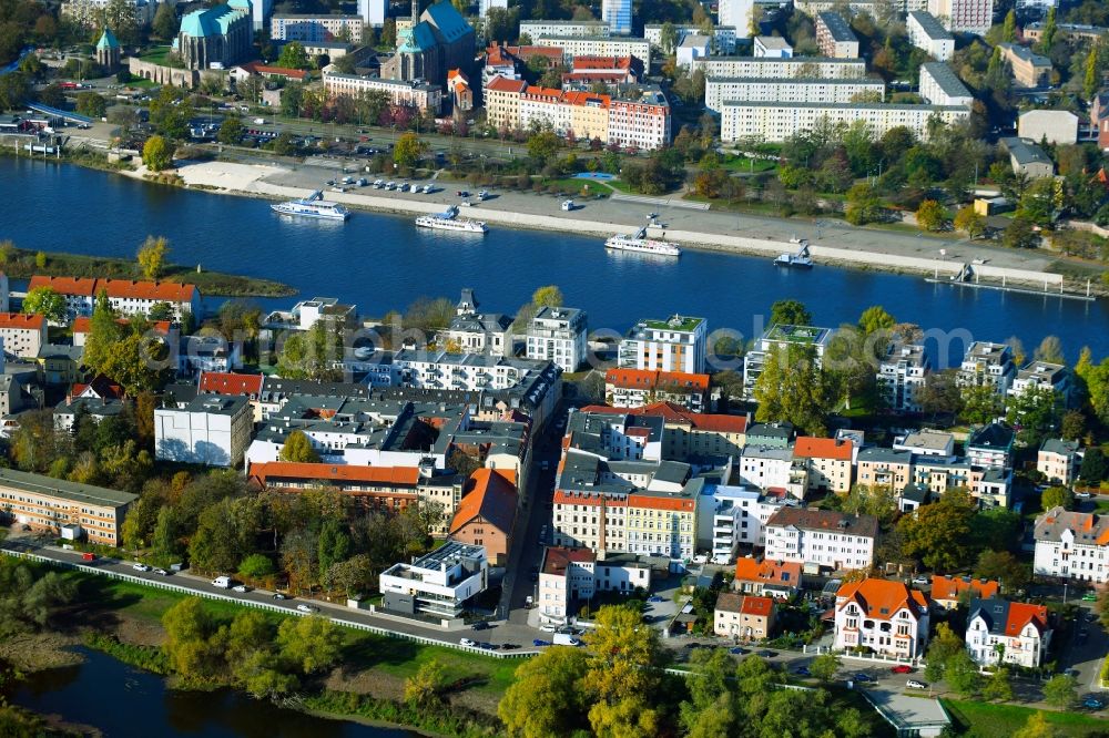 Magdeburg from above - Residential area of a multi-family house settlement on the bank and river of the River Elbe in the district Werder in Magdeburg in the state Saxony-Anhalt, Germany