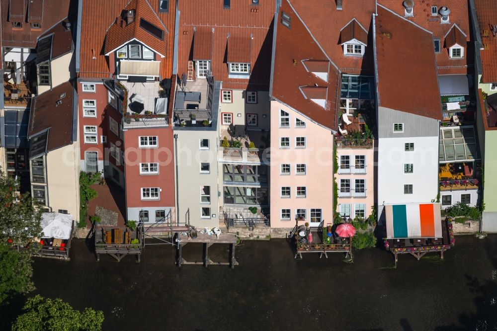 Aerial photograph Erfurt - Residential area of a multi-family house settlement on the bank and river of Gera in the district Altstadt in Erfurt in the state Thuringia, Germany