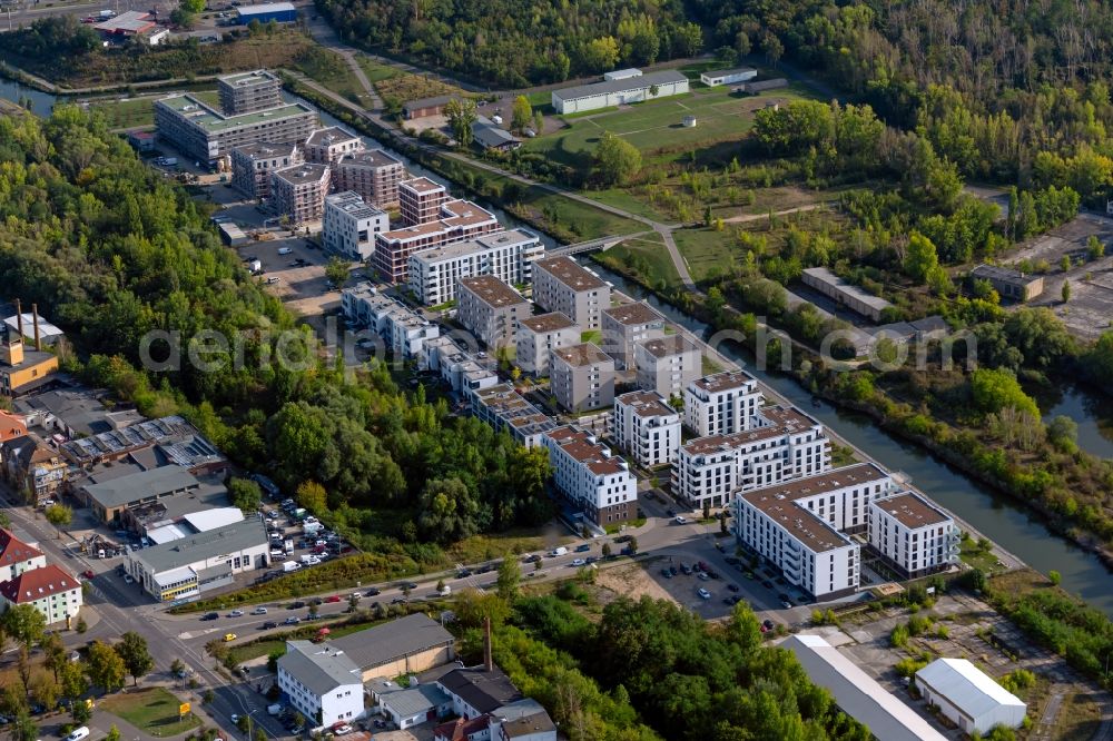Leipzig from above - Residential area of a multi-family house settlement on the bank and river of Saale-Leipzig-Kanal at Lindenauer Hafen on Hafenstrasse in the district Schoenau in Leipzig in the state Saxony, Germany