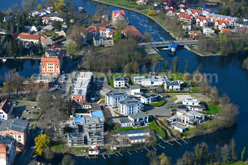 Aerial photograph Brandenburg an der Havel - Residential area of a multi-family house settlement on the bank and river Stimmingsgraben on street Krakauer Strasse in Brandenburg an der Havel in the state Brandenburg, Germany